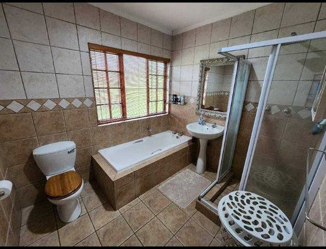 3 BEDROOM TOWNHOUSE FOR SALE IN MANORS